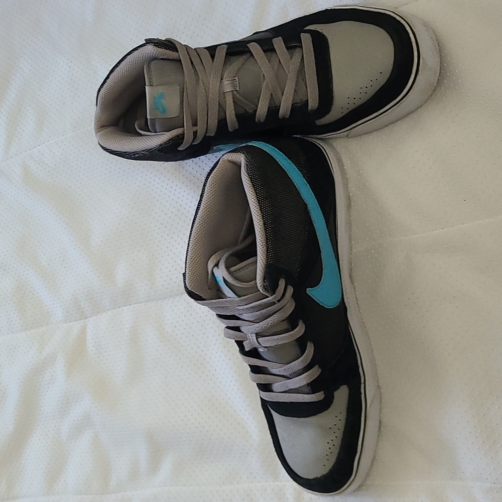 Nike Men's Black and Blue Sneakers